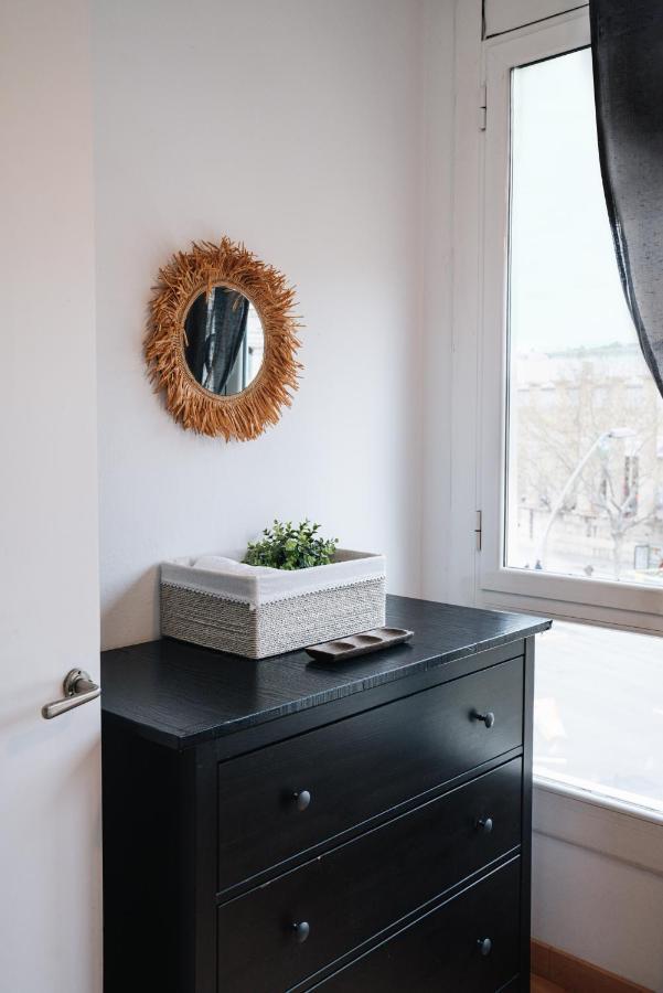 Sunny And Modern Apartment Ideal For Groups Barcelona Eksteriør billede